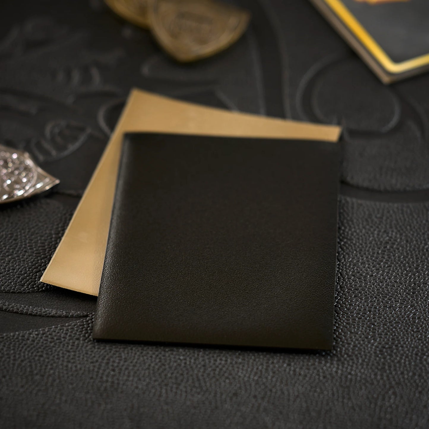 Dragon Shield Matte Dual Sleeves Black & Gold