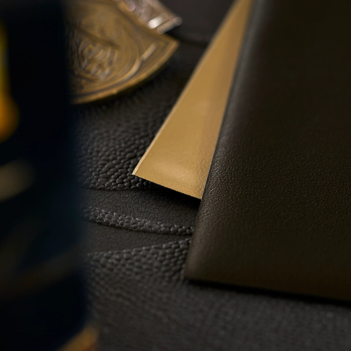 Dragon Shield Matte Dual Sleeves Black & Gold