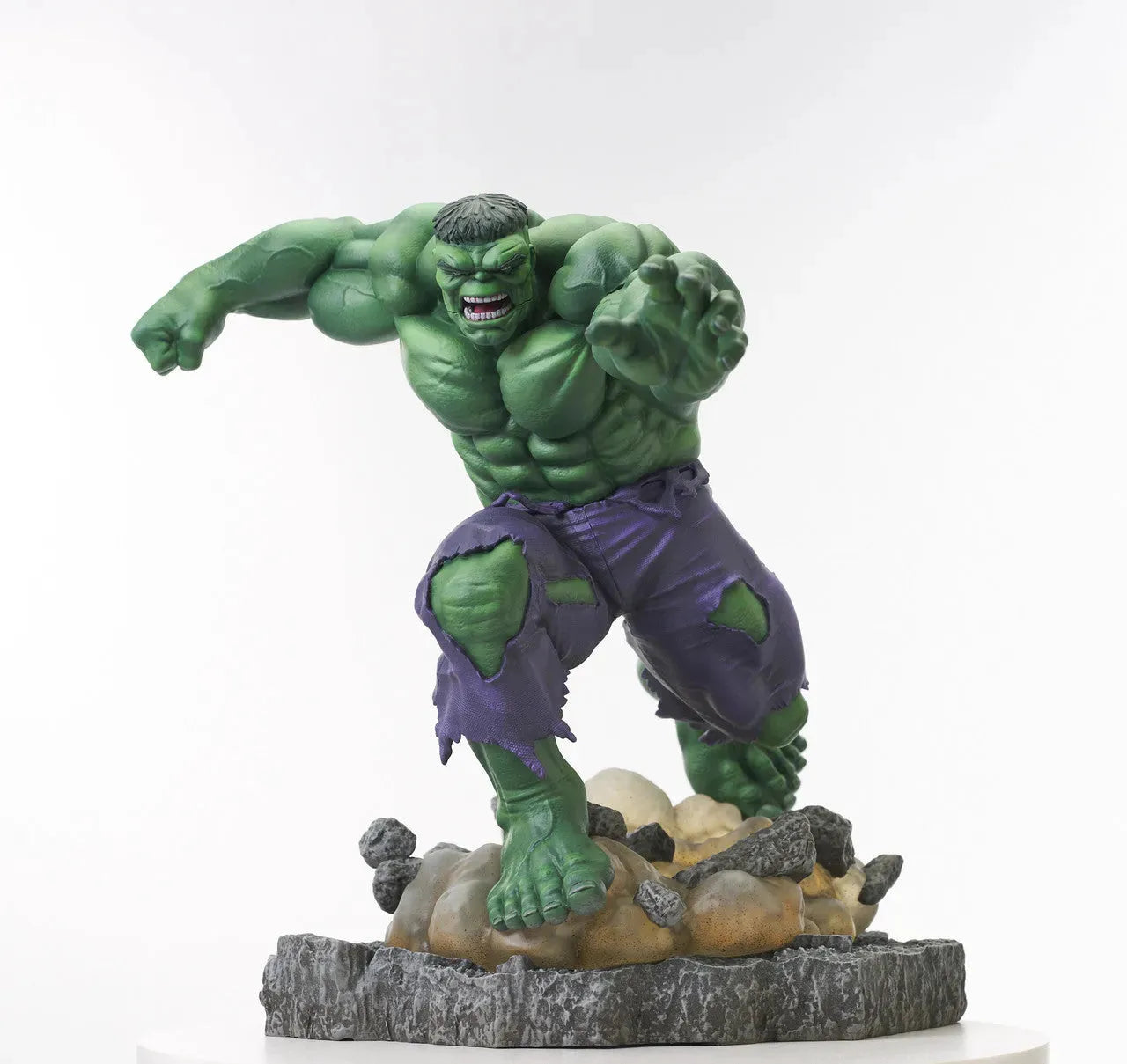 Marvel Gallery: Hulk (Immortal) Deluxe Gallery Diorama - Emmett's ToyStop