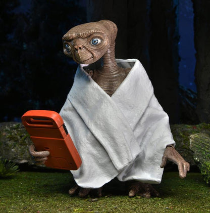 E.T. 40TH Anniversary Ultimate E.T. Figure - Emmett's ToyStop