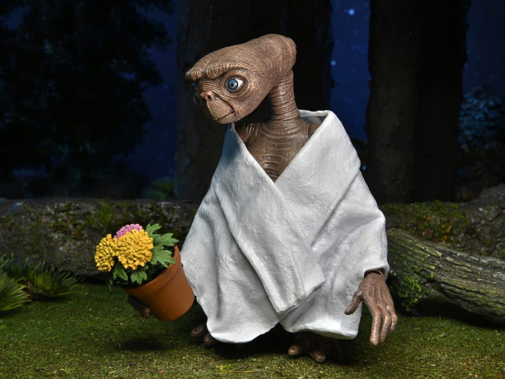 E.T. 40TH Anniversary Ultimate E.T. Figure - Emmett's ToyStop